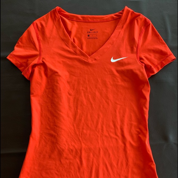 Nike Active Top - Picture 2 of 3